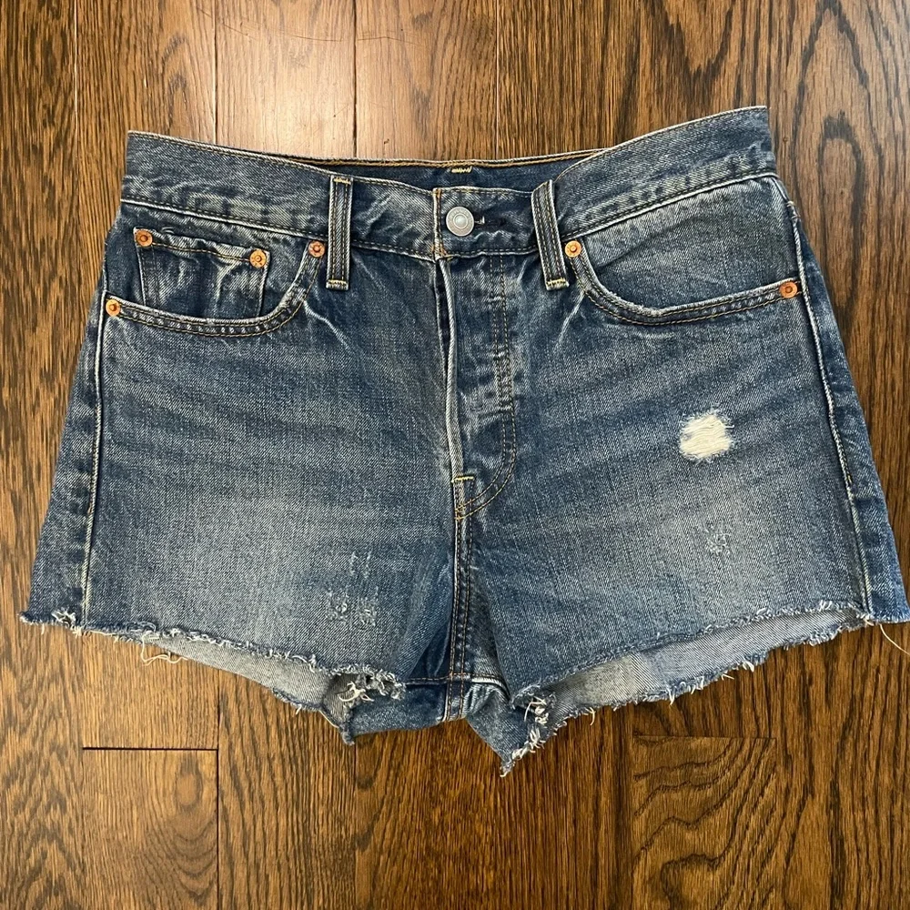 Levi’s High Rise Wedgie Short - Picture 2 of 2